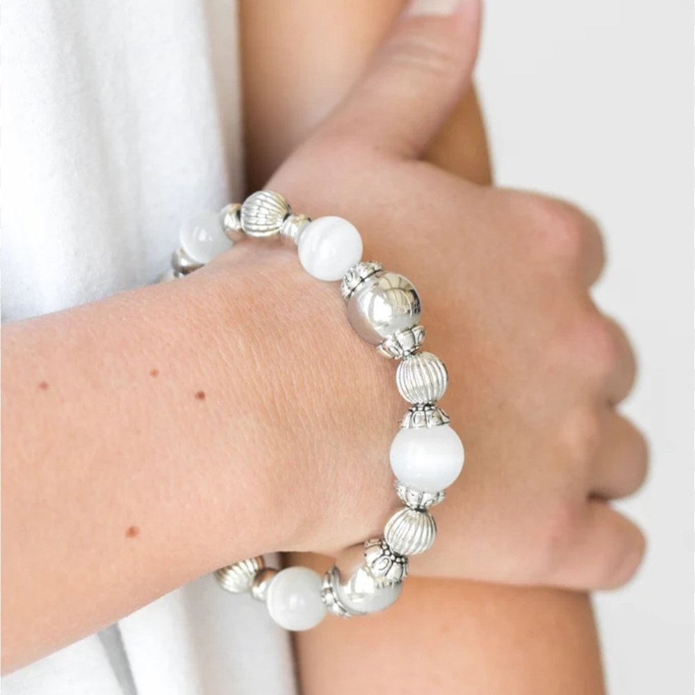 White and Silver Beaded Strerch Bracelet